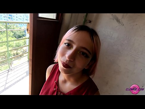 ❤️ Sensuell student suger en fremmed i utmarken - Cum On His Face ❤️ Porno fb hos oss ❤